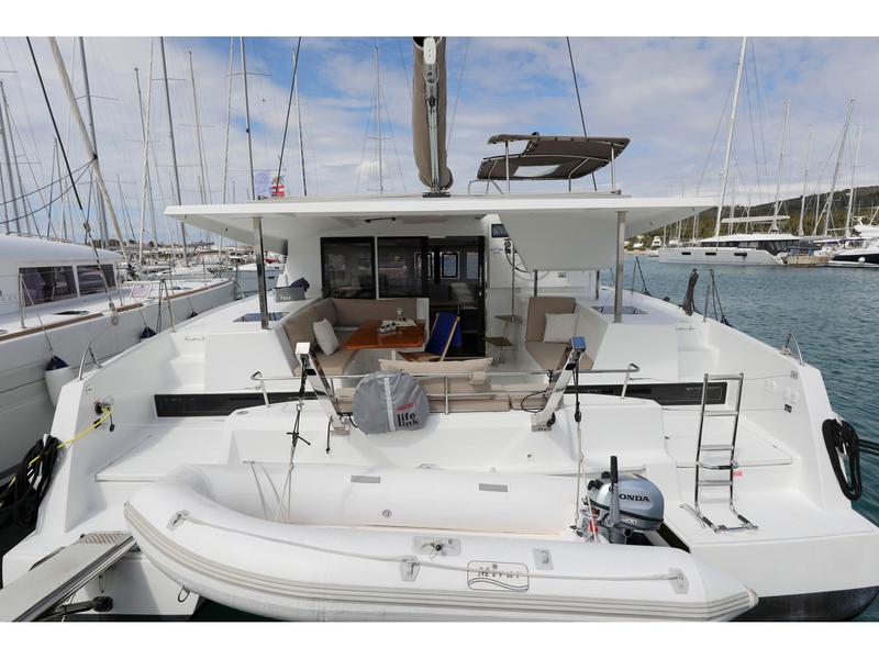 Book yachts online - catamaran - FP Lucia 40 - ANDARO - rent