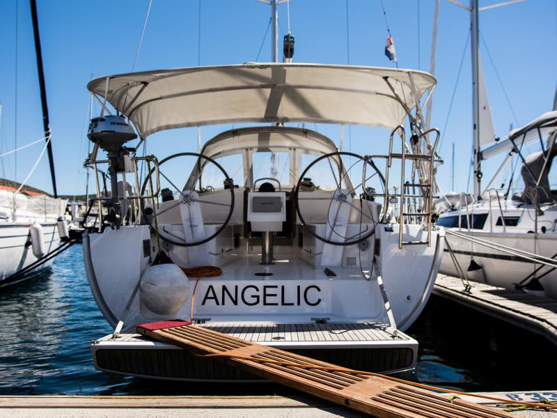 Book yachts online - sailboat - Bavaria Cruiser 37 - ANGELIC - rent