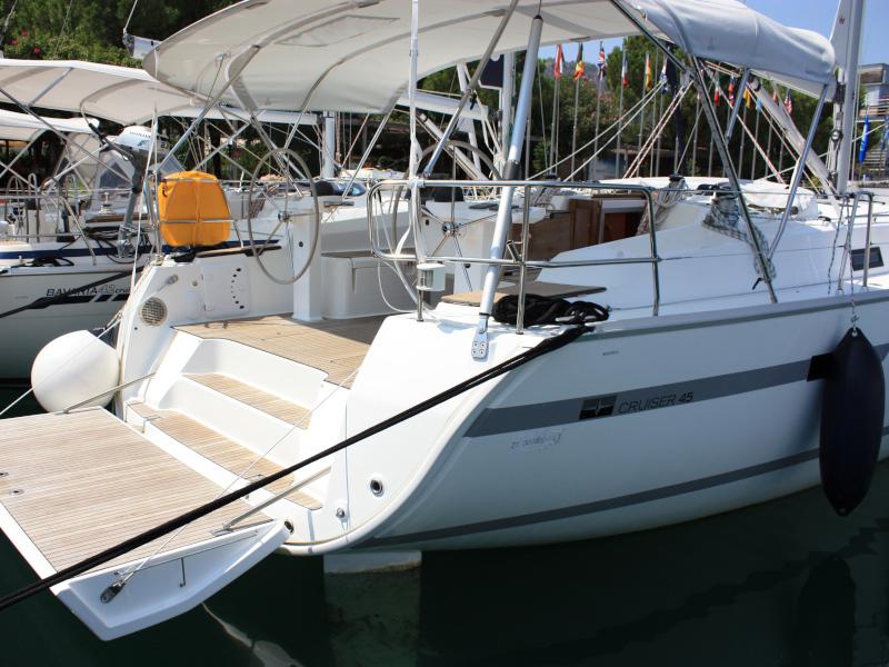 Book yachts online - sailboat - Bavaria Cruiser 45 - Sail Bravo - rent
