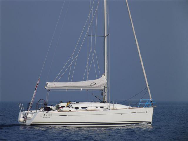 Book yachts online - sailboat - First 35 - Taurus - rent