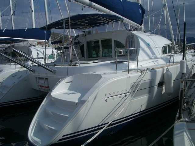 Book yachts online - catamaran - Lagoon 380 S2 - MARELLA - rent
