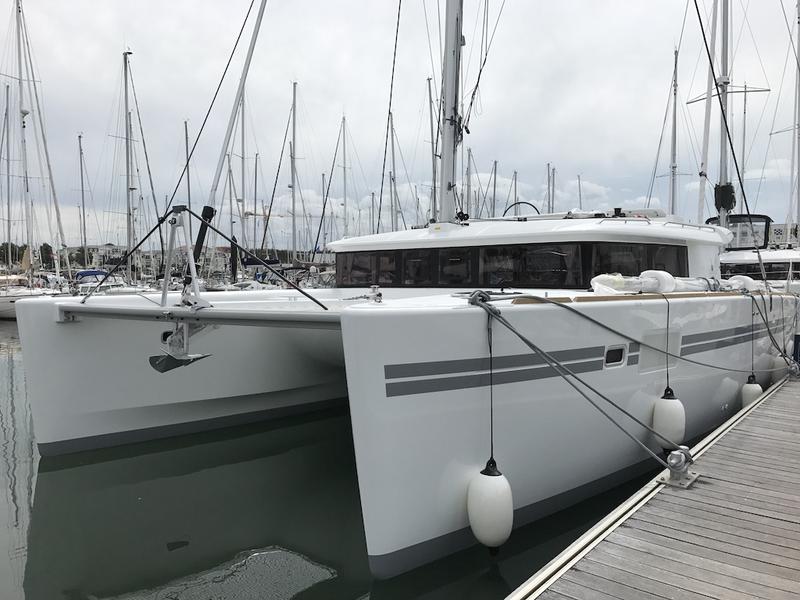 Book yachts online - catamaran - Lagoon 450 F - BAGIRA - rent