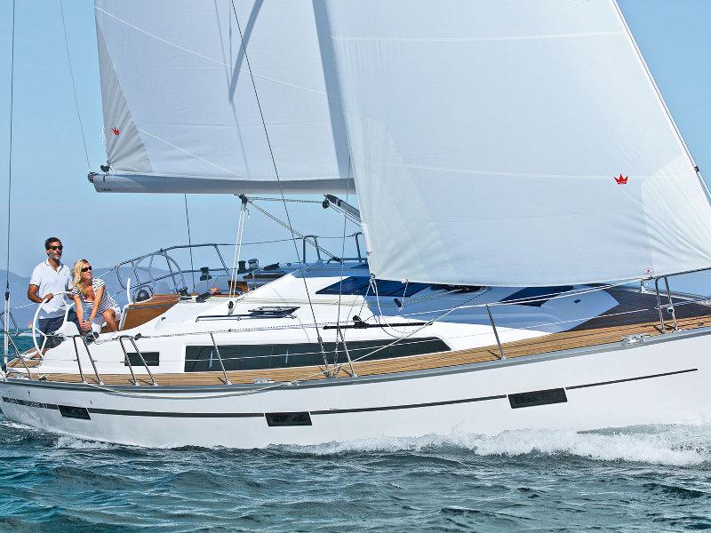 Book yachts online - sailboat - Bavaria Cruiser 37 - EC- 37C-15-G - rent