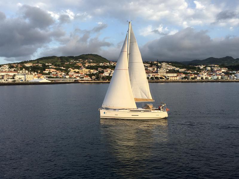 Book yachts online - sailboat - Dufour 450 GL - Trevi - rent