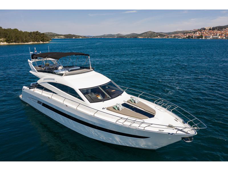 Book yachts online - motorboat - Galeon 640 Fly - Le Chiffre - rent