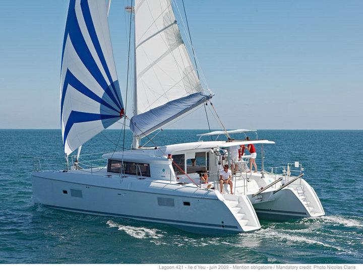 Book yachts online - catamaran - LAGOON 421 - MARGALANTE 6a BI-3-6-15  - Num. Registro 0524/2020 - rent