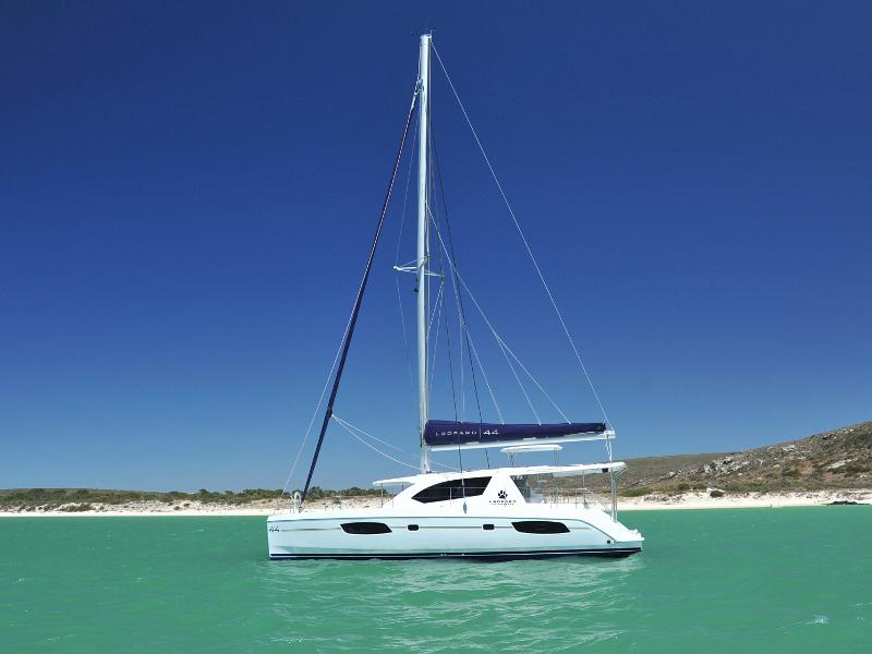 Book yachts online - catamaran - Leopard 44 - SHANGRI-LA - rent