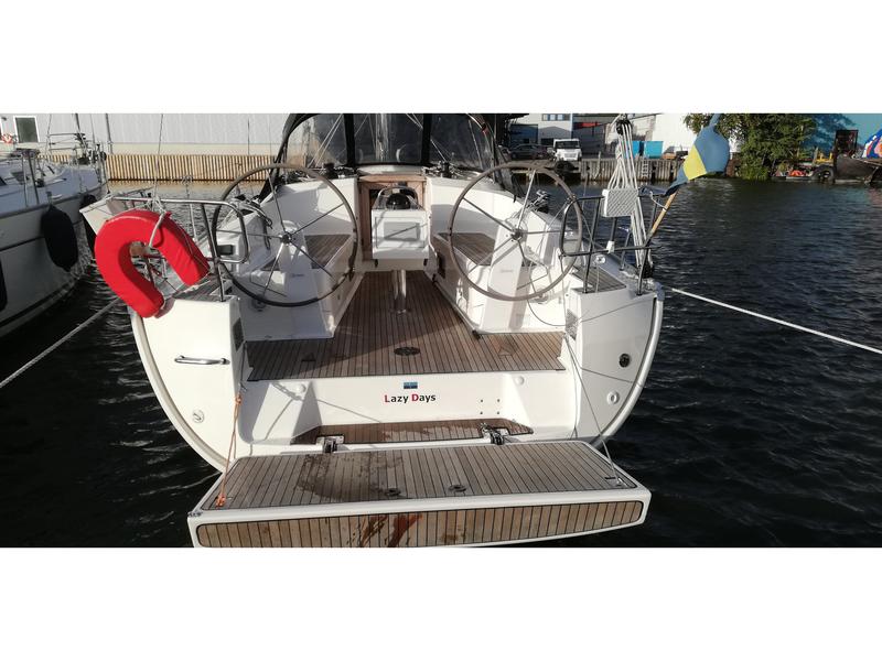 Book yachts online - sailboat - Bavaria Cruiser 37 - Lazy Days - rent