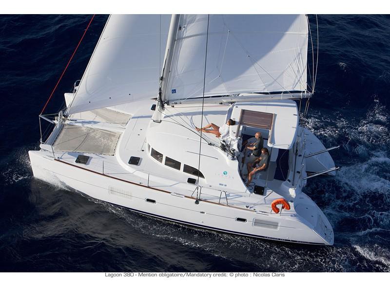 Book yachts online - catamaran - Lagoon 380 - Oscar II - rent