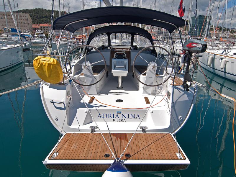 Book yachts online - sailboat - Bavaria 37 Cruiser - Adria Nina - rent
