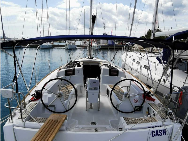 Book yachts online - sailboat - Sun Odyssey 389 - Cash - rent