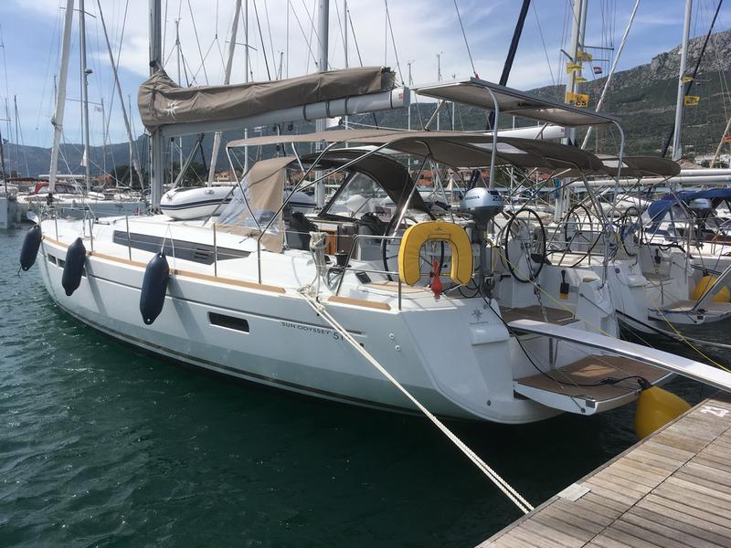 Book yachts online - sailboat - Sun Odyssey 519 5+1cab. - My Perseus - rent