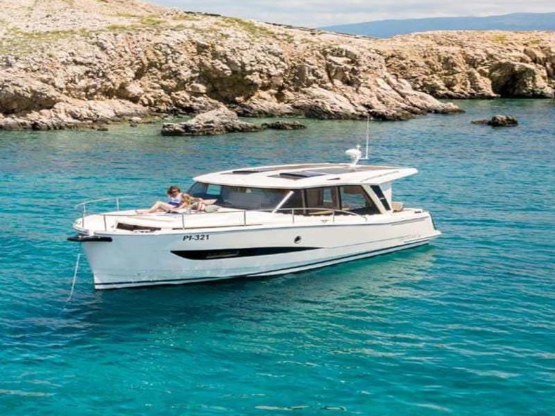 Book yachts online - motorboat - Greenline Hybrid 33 - List - rent