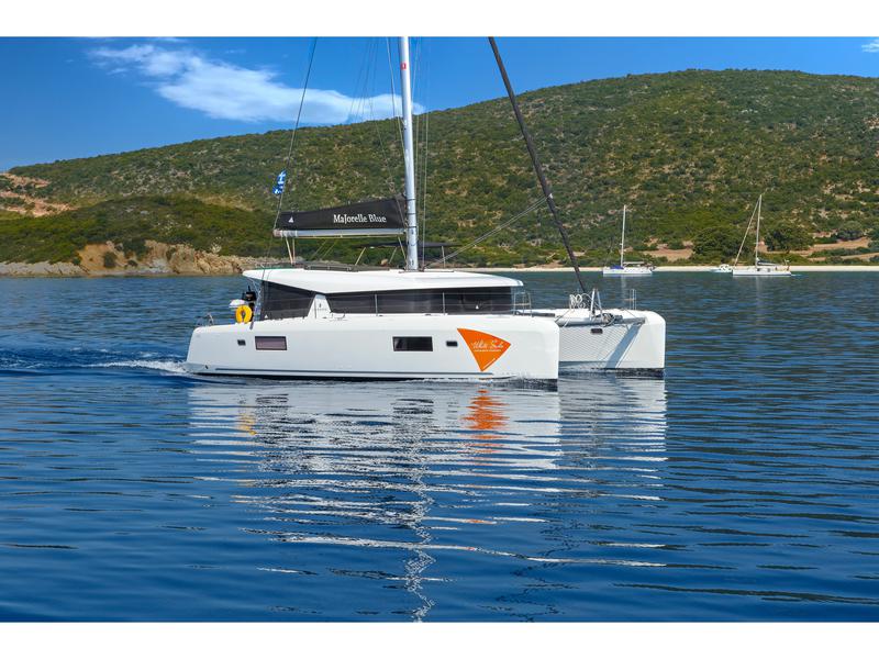 Book yachts online - catamaran - Lagoon 42 - Majorelle Blue | A/C generator watermaker - rent