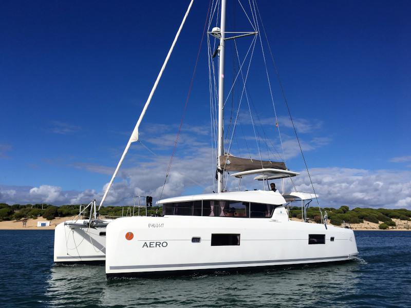 Book yachts online - catamaran - Lagoon 42 - Aero - rent