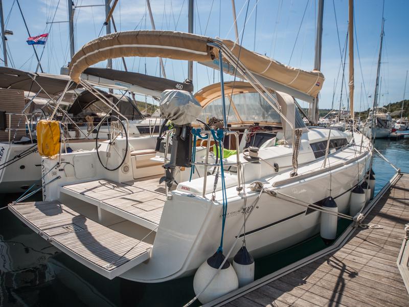 Book yachts online - sailboat - Dufour 410 Grand Large - MISTRAL new sails 2018 - rent