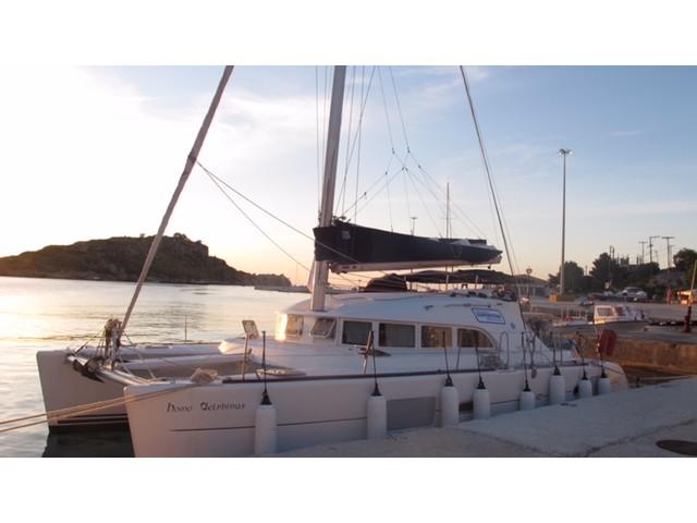 Book yachts online - catamaran - Lagoon 380 - Homo Delphinus - rent