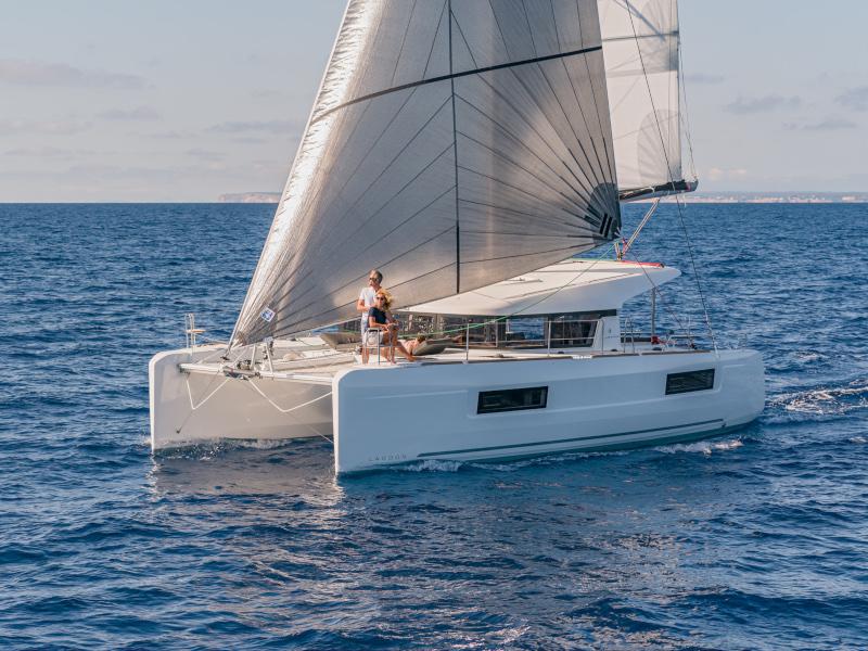Book yachts online - catamaran - Lagoon 40 - 4Cab/2Hd - Nauti Buoy - rent