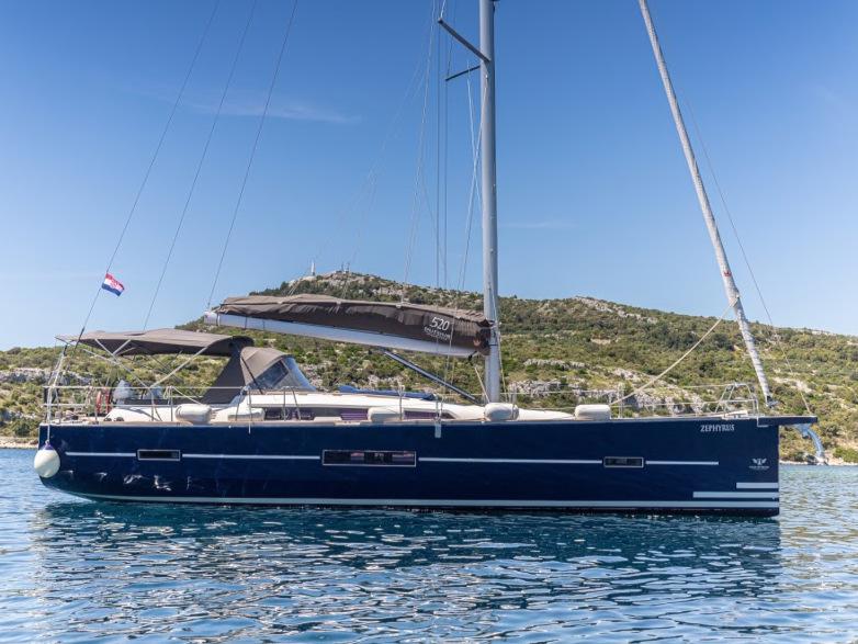 Book yachts online - sailboat - Dufour 520 GL(owner version) - ZEPHYRUS - rent