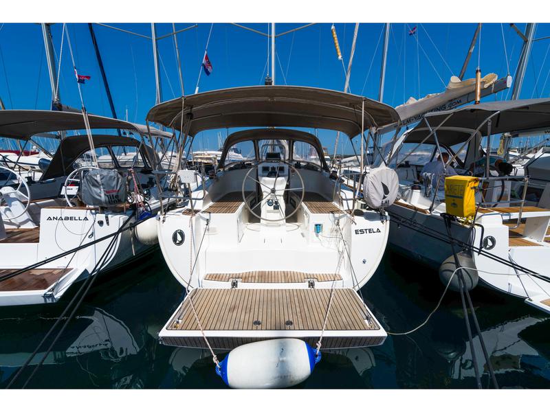 Book yachts online - sailboat - Bavaria 36 Cruiser - Estela - rent