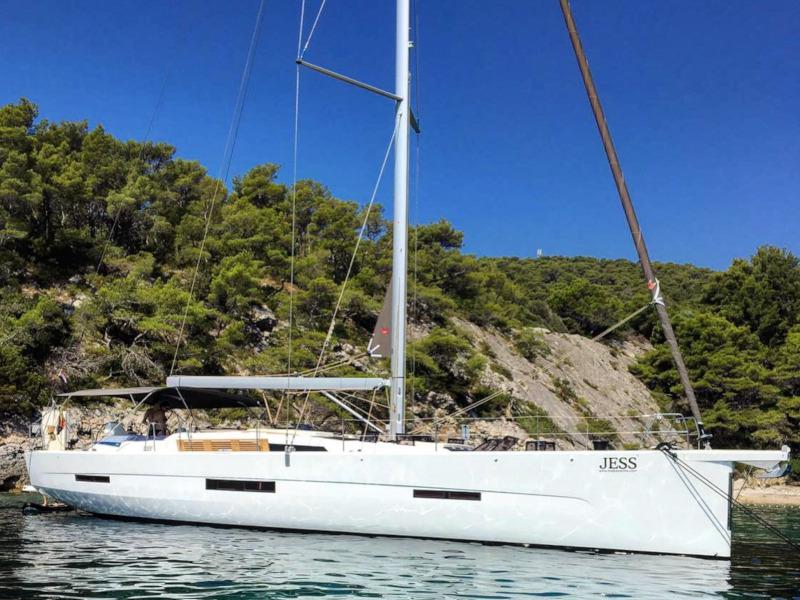 Book yachts online - sailboat - Dufour 56 Exclusive - Jess fully equipped white hull - rent