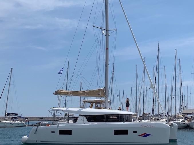 Book yachts online - catamaran - Lagoon 42 - Coral Seas - rent