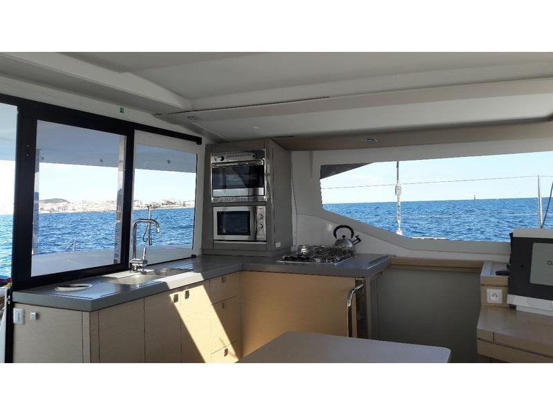 Book yachts online - catamaran - Lucia 40 - Ginesta - rent