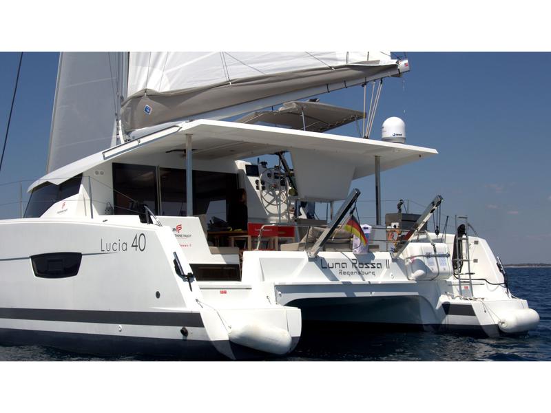 Book yachts online - catamaran - Lucia 40 - Luna Rossa II - rent