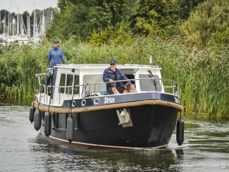 Book yachts online - motorboat - Barkas 1100 - Sirius - rent