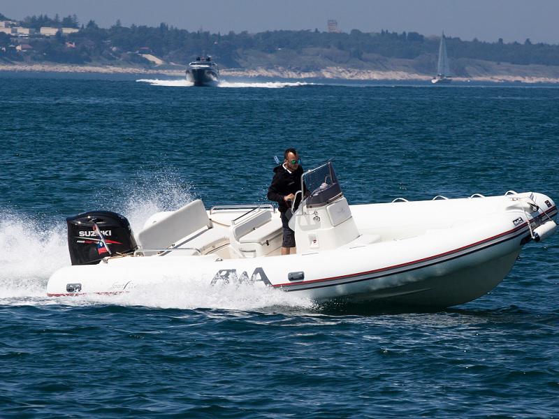 Book yachts online - motorboat - SPORT 22GT + Suzuki 200 - BWA  - rent