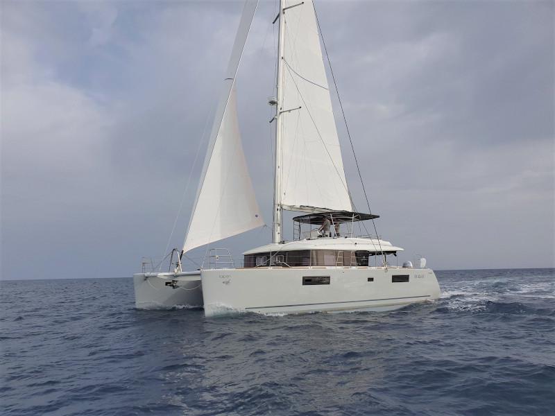 Book yachts online - catamaran - Lagoon 560 - Taipan - rent