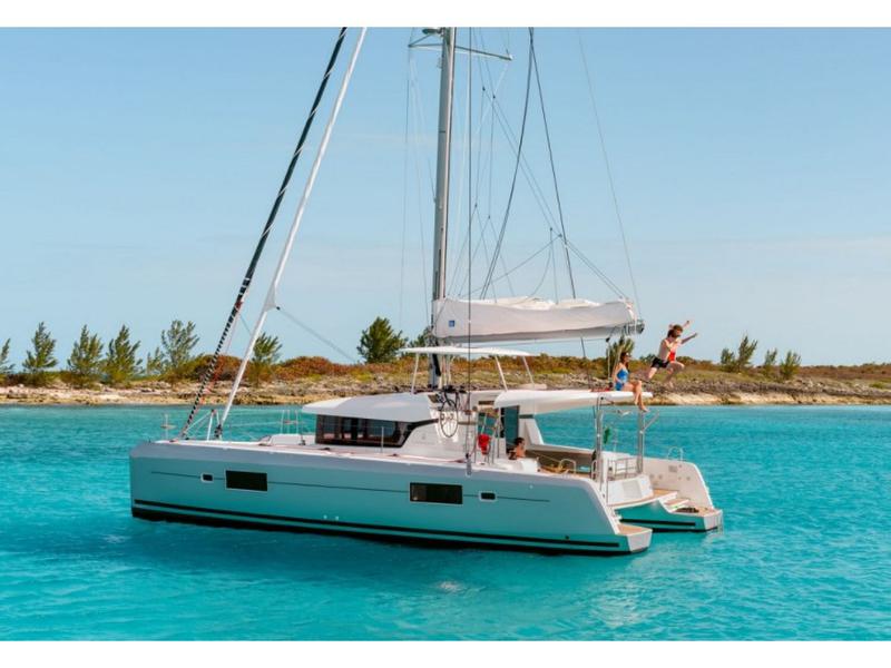 Book yachts online - catamaran - Lagoon 42 - Manaha - rent