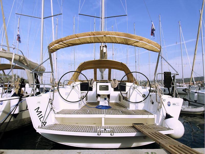 Book yachts online - sailboat - Dufour 410 Grand Large - Mila - rent