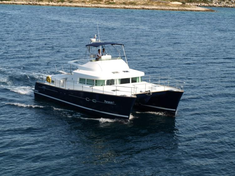 Book yachts online - powercatamaran - Lagoon Powercat 43 - Perseus 1 - rent