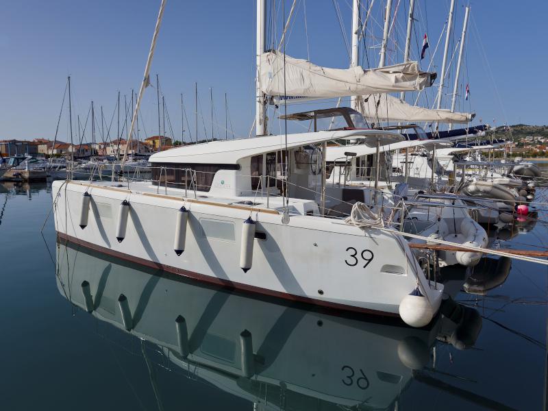 Book yachts online - catamaran - Lagoon 39 - Anegada - rent