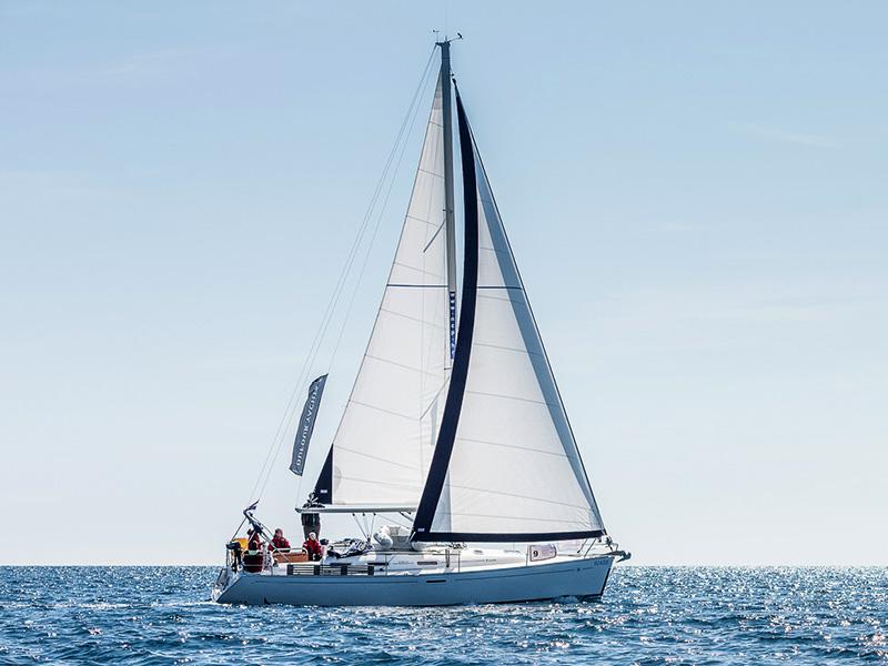 Book yachts online - sailboat - Dufour 385 GL - Frodo - rent