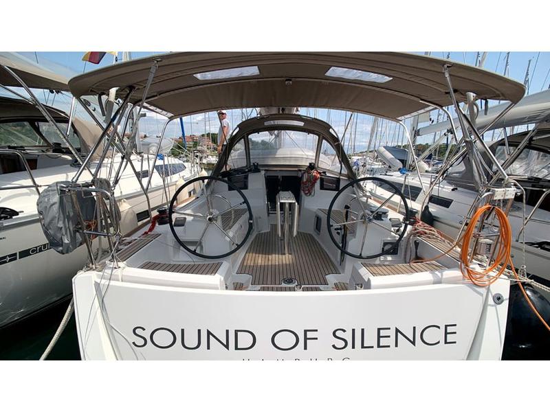 Book yachts online - sailboat - Sun Odyssey 389 JP - SOUND OF SILENCE - rent