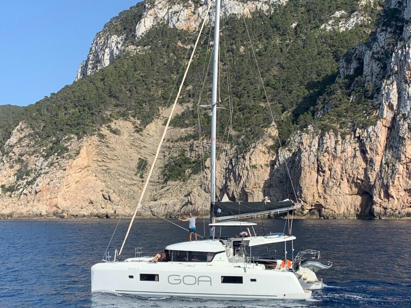 Book yachts online - catamaran - Lagoon 42 - PASCAL - rent