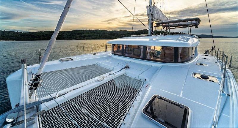 Book yachts online - catamaran - Lagoon 42 - Aero - rent