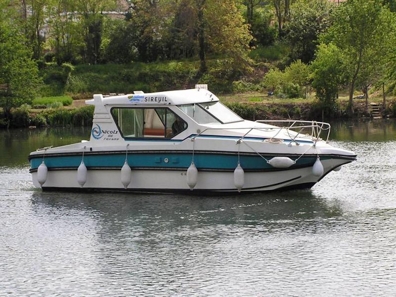Book yachts online - motorboat - Sedan 800 - FOIX FR - rent