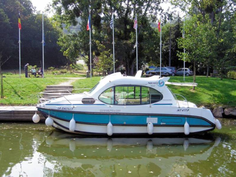 Book yachts online - motorboat - Estivale Duo - CHARMES FR - rent