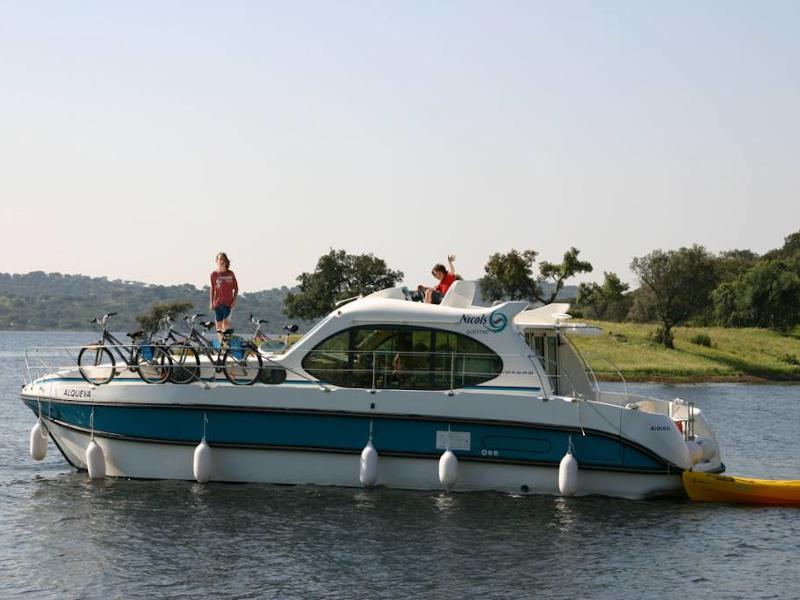 Book yachts online - motorboat - Estivale Quattro B - RENNES FR - rent