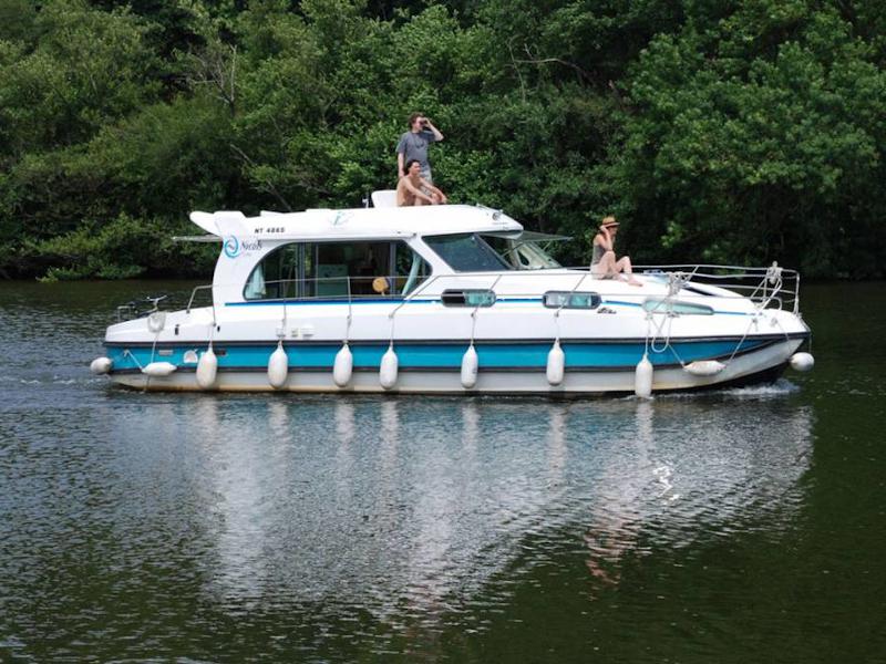 Book yachts online - motorboat - Sedan 1170 - MOURAO PO - rent