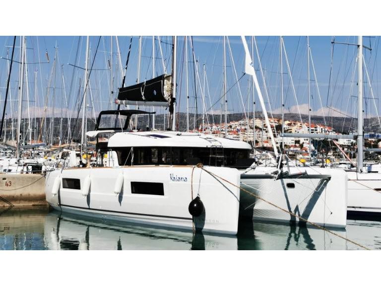 Book yachts online - catamaran - Lagoon 40 - Vaiana - rent