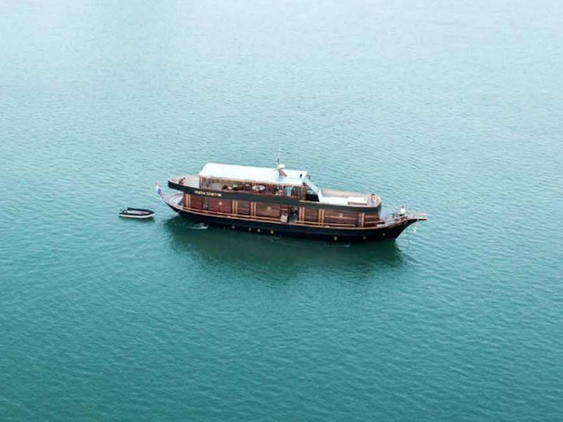 Book yachts online - motorboat - Wooden motor yacht - Maha Bhetra - rent