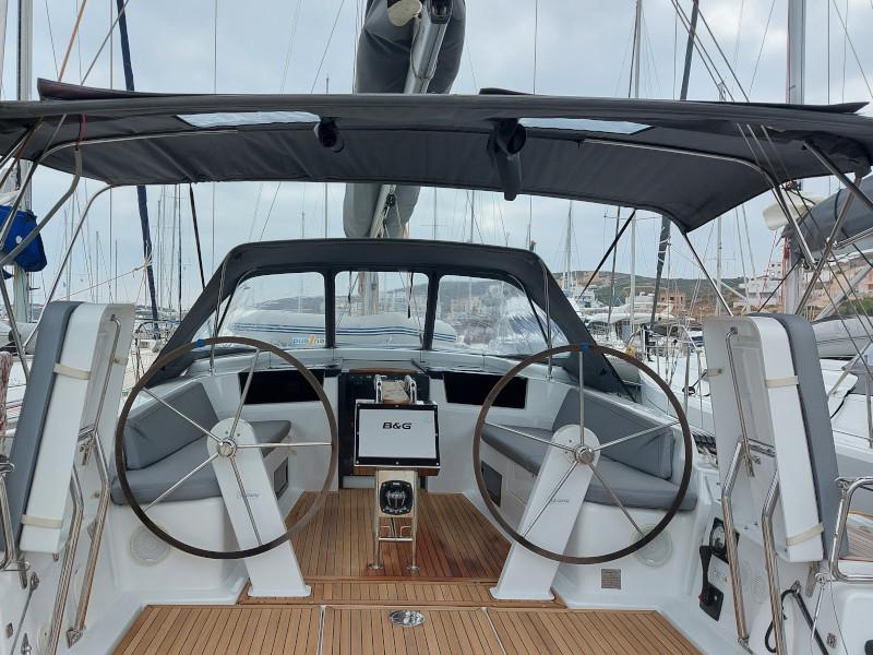 Book yachts online - sailboat - Hanse 418 - Themisto - rent