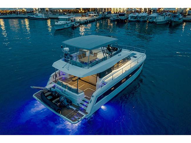 Book yachts online - powercatamaran - Fountaine Pajot MY 44 - Endless Beauty - Deluxe - rent