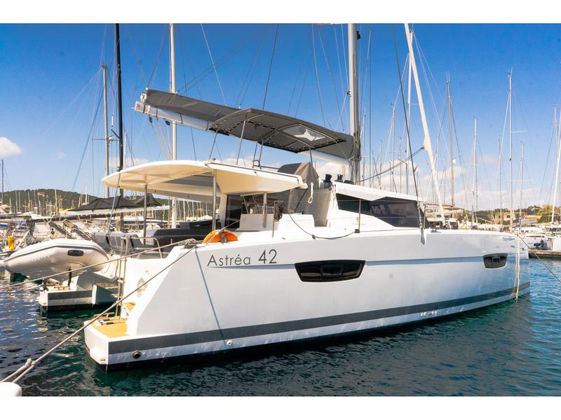 Book yachts online - catamaran - Astréa 42 - Ion - rent