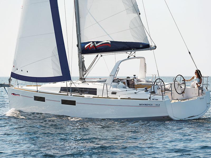 Book yachts online - sailboat - Moorings 352 -  - rent