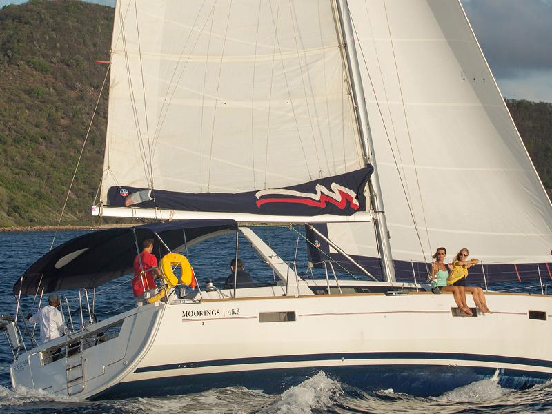 Book yachts online - sailboat - Moorings 453 -  - rent